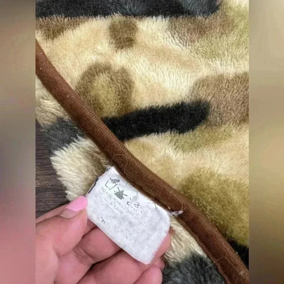 Hello Kitty Rare Y2K Snap Blanket - Picture 3 of 6